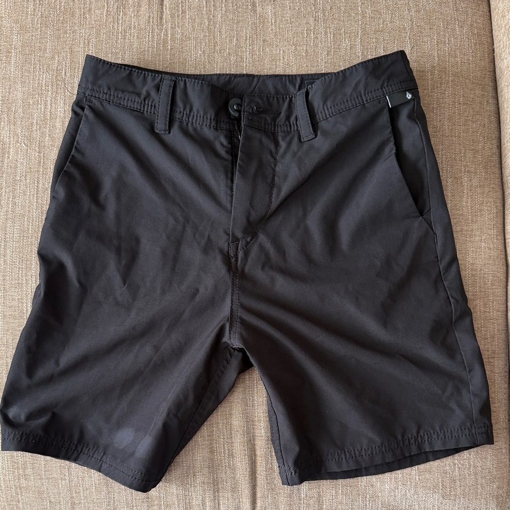 Volcom boys Black hybrid shorts size 26 (12)